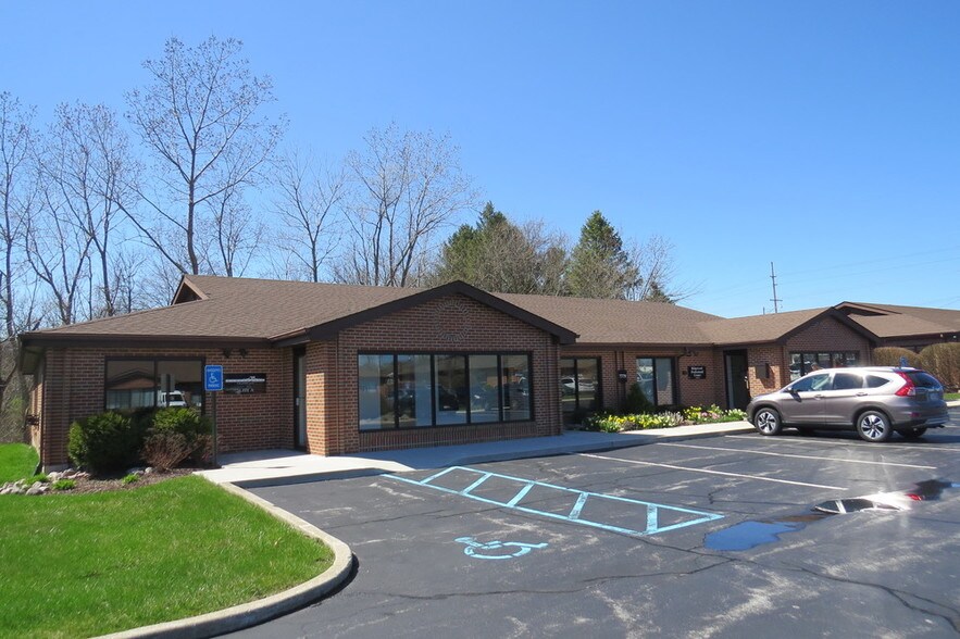 7779 E Ridgewood Rd, Hobart, IN à louer - Photo du bâtiment - Image 2 de 9