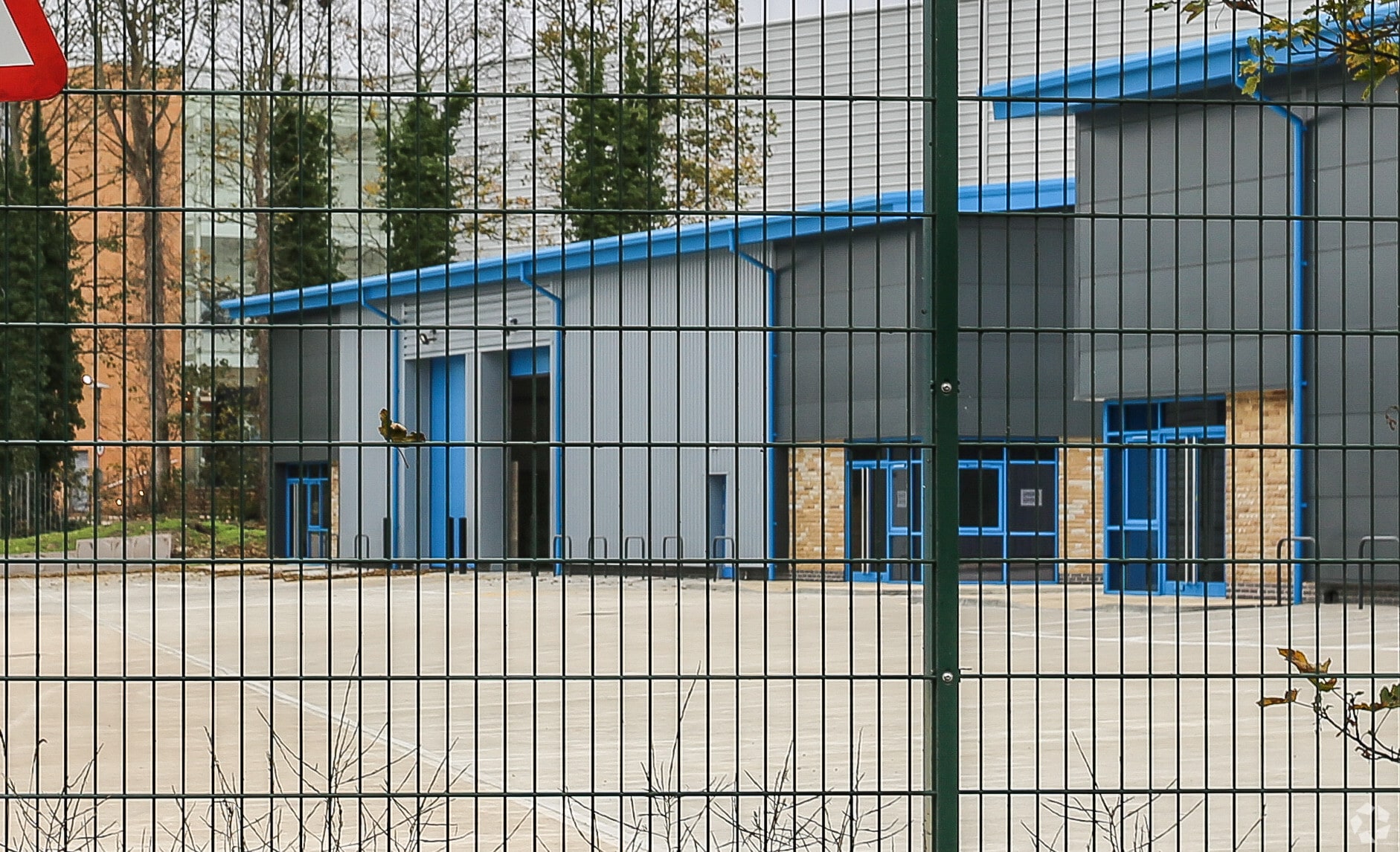 Colne Bridge Rd, Huddersfield for lease Building Photo- Image 1 of 11