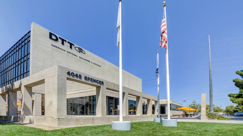 4045 Spencer St, Las Vegas, NV à louer - Photo du bâtiment - Image 3 de 31