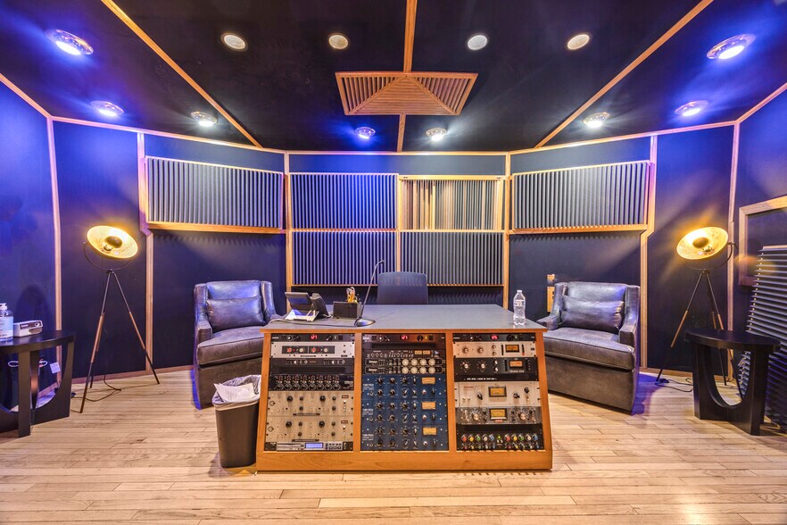 1033 16th Ave S, Nashville, TN à vendre - Photo du bâtiment - Image 3 de 8