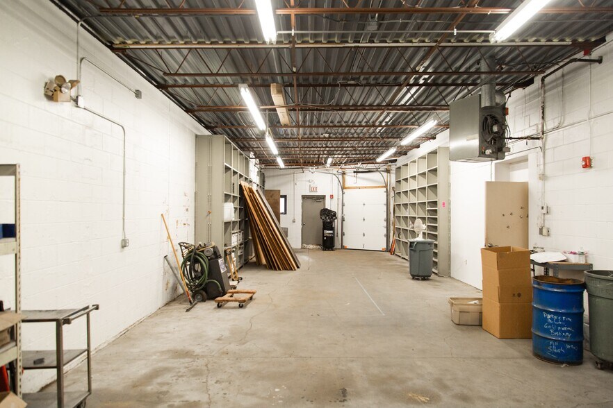 24 Greco Ln, Warwick, RI à louer - Photo du bâtiment - Image 3 de 3