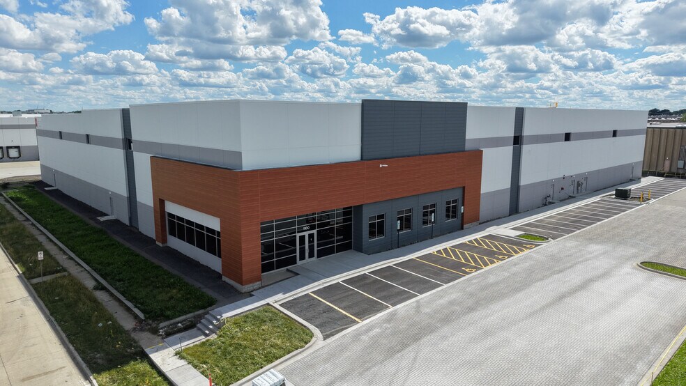 1100 N Tower Ln, Bensenville, IL for lease - Primary Photo - Image 1 of 1