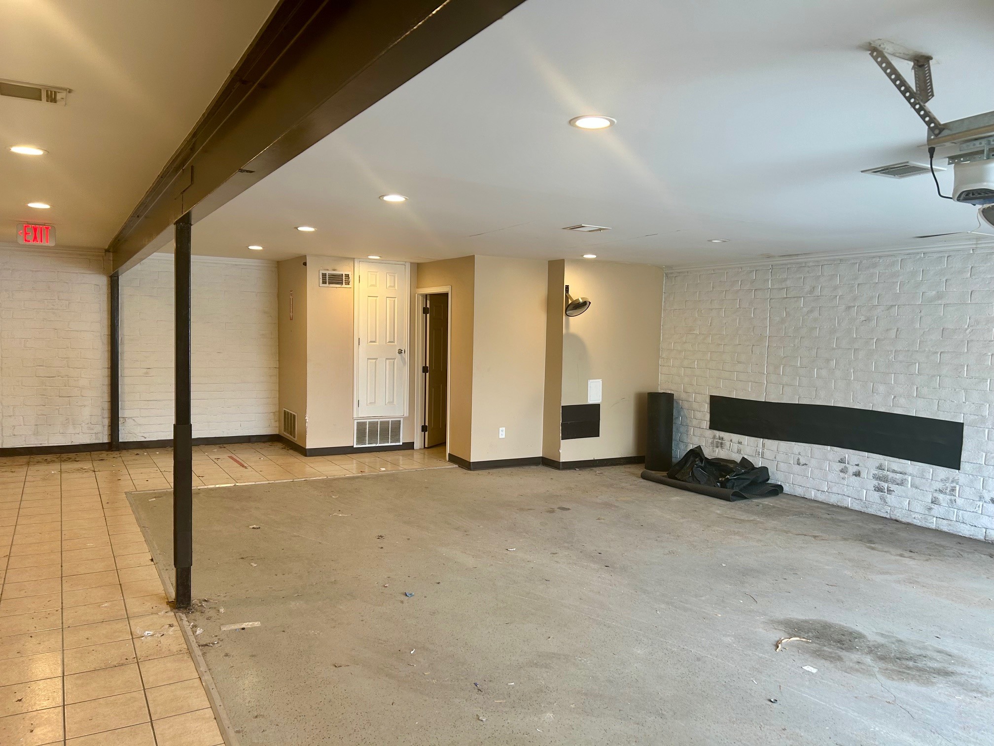 2529 Merrell Rd, Dallas, TX for lease Interior Photo- Image 1 of 5