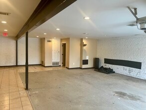 2529 Merrell Rd, Dallas, TX for lease Interior Photo- Image 1 of 5
