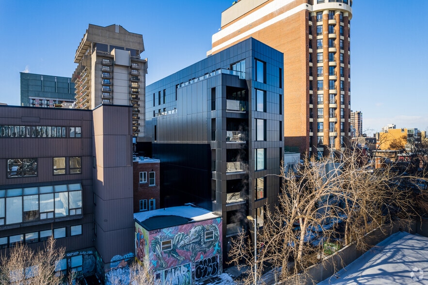 430 Rue Sherbrooke E, Montréal, QC à vendre - Photo du bâtiment - Image 3 de 5