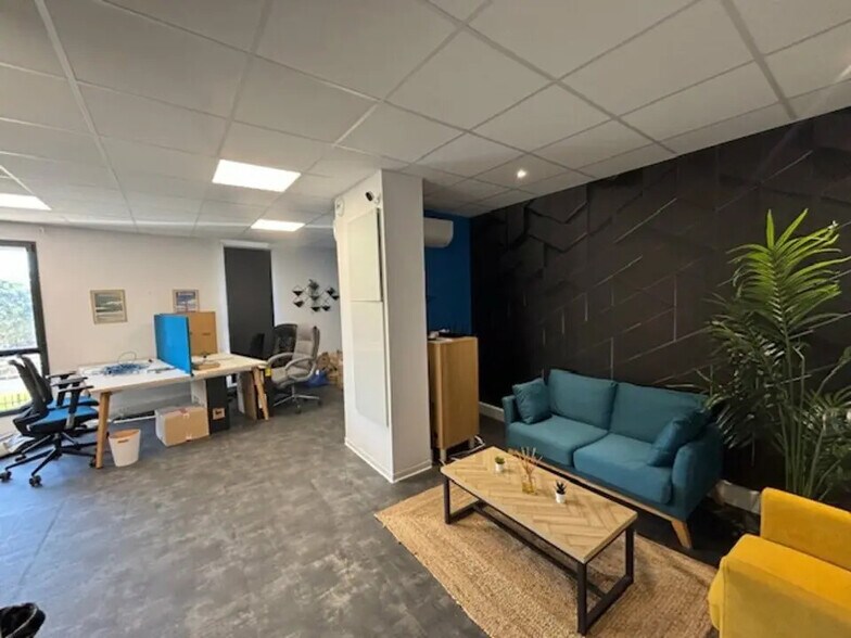 Office in Lattes for lease - Interior Photo - Image 2 of 7