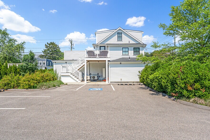 44 Williams Ave, Mystic, CT à vendre - Photo du bâtiment - Image 3 de 37