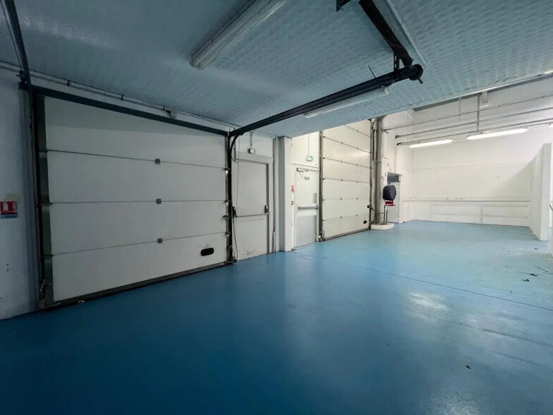 Flex in Ivry-sur-Seine for lease - Interior Photo - Image 2 of 8