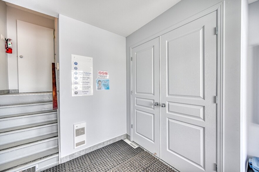 458 Av Saint-Charles, Vaudreuil-dorion, QC for lease - Interior Photo - Image 2 of 6