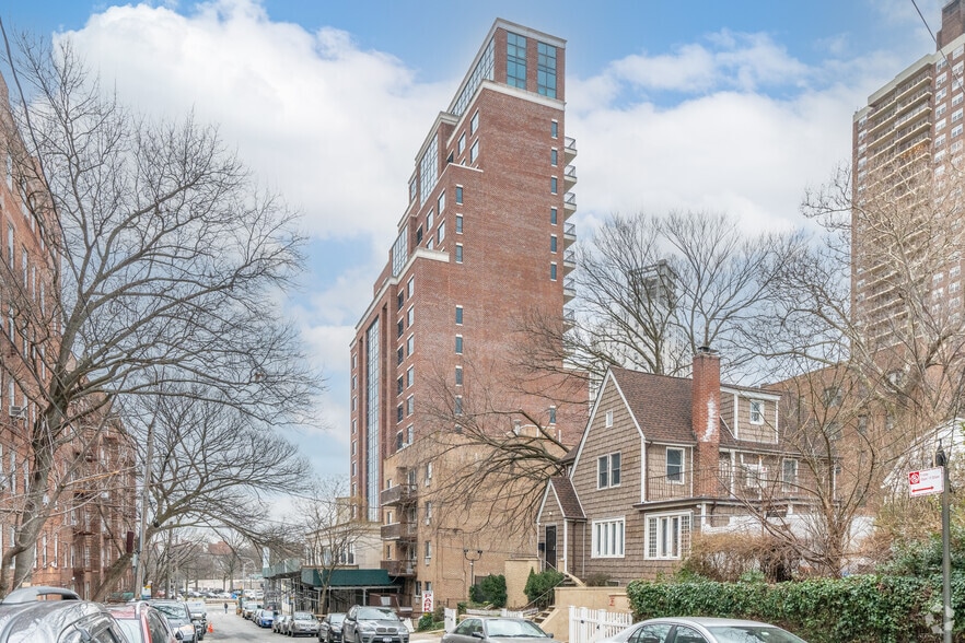 12418 Queens Blvd, Jamaica, NY à vendre - Photo du bâtiment - Image 2 de 6