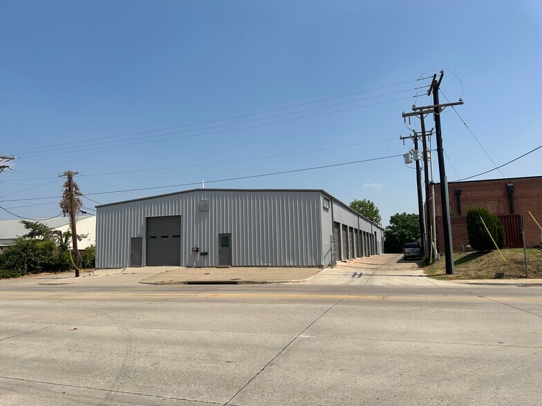 120 N Dooley St, Grapevine, TX à louer - Photo du bâtiment - Image 1 de 5