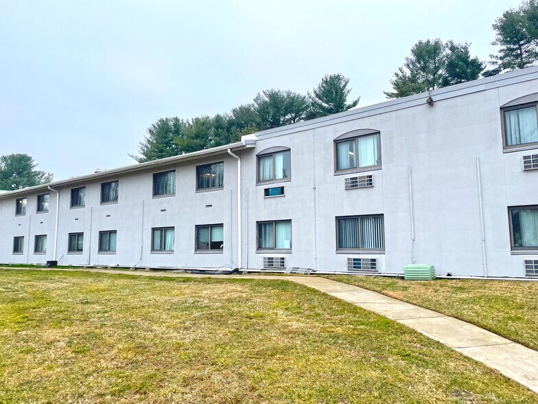 2601 Bel Pre Rd, Silver Spring, MD à vendre - Photo du bâtiment - Image 2 de 8
