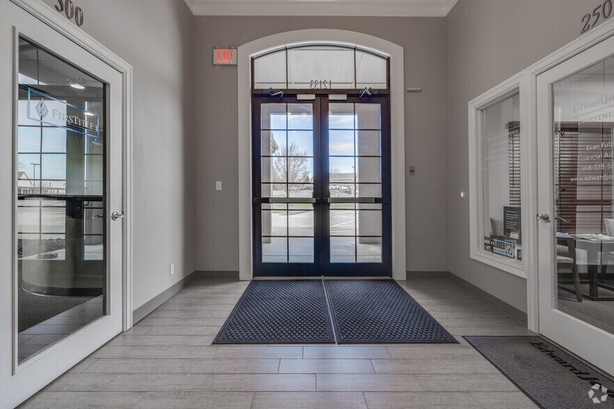 12133 S Yukon Ave, Glenpool, OK à louer - Hall d’entrée - Image 2 de 16