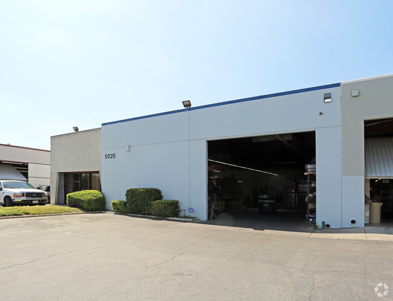 9225 Greenleaf Ave, Santa Fe Springs, CA for lease - Building Photo - Image 3 of 4