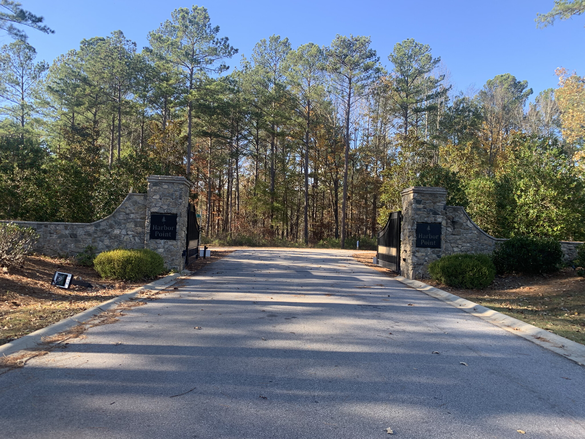 100 Harbor Point Road, Seneca, SC for sale Primary Photo- Image 1 of 8