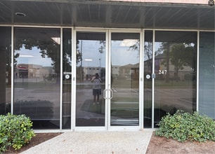 211-285 W Airtex Blvd, Houston, TX for lease Interior Photo- Image 2 of 21