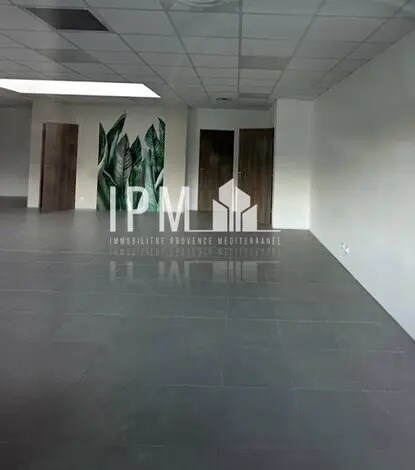 Office in Marseille for lease Interior Photo- Image 1 of 6