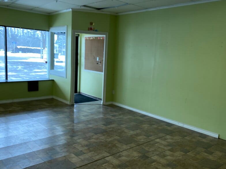 1730-1758 Montreal Rd, Ottawa, ON for lease - Interior Photo - Image 2 of 10