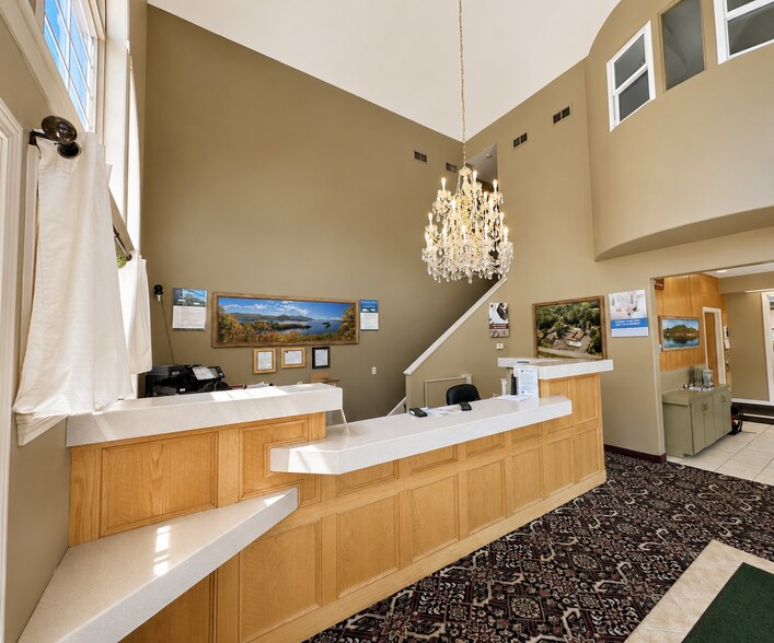 1545 Us-9, Lake George, NY à vendre - Photo du bâtiment - Image 3 de 48