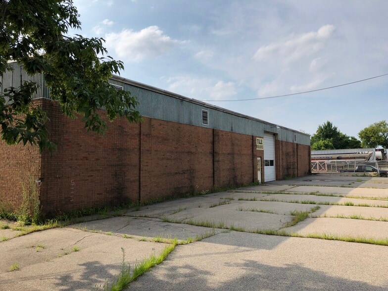 251 Clay St, Manchester, NH for lease - Building Photo - Image 3 of 24