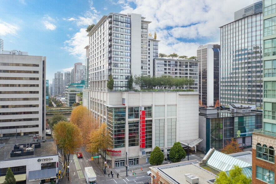 981 Nelson St, Vancouver, BC à louer - Photo du bâtiment - Image 3 de 9