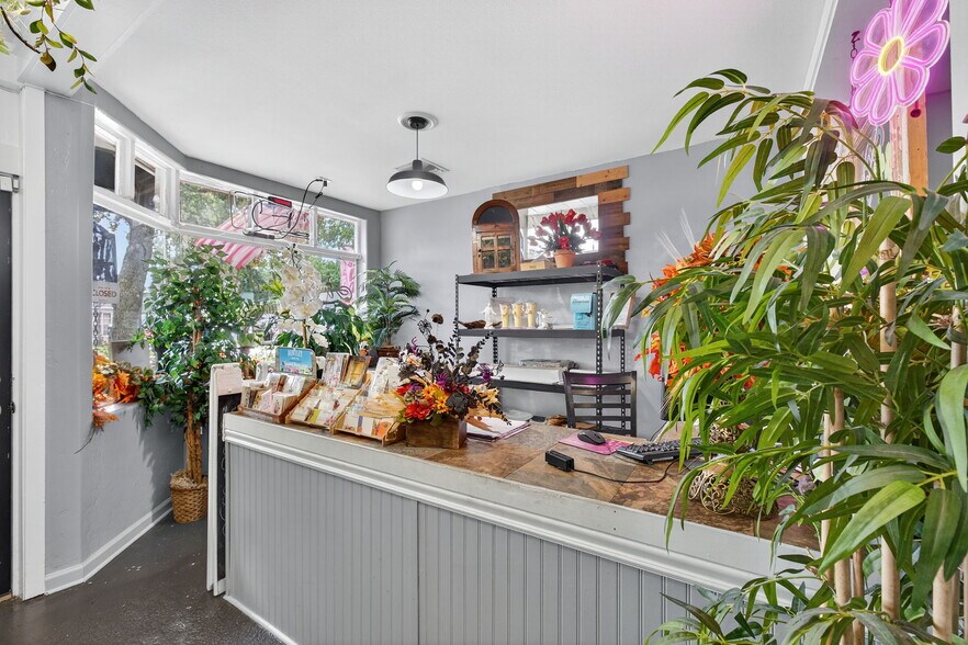 237 E Plymouth Ave, Deland, FL à vendre - Photo du bâtiment - Image 3 de 46