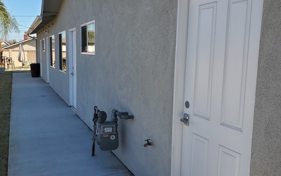 7245 Harding Cir, Buena Park, CA à vendre - Photo du bâtiment - Image 3 de 14