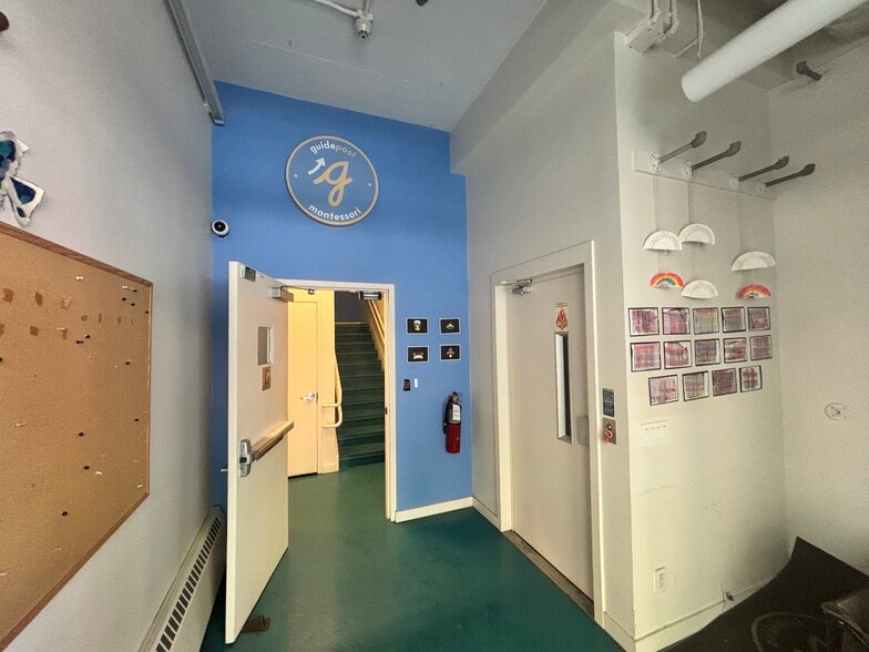 310 E Houston St, New York, NY for lease - Interior Photo - Image 3 of 21