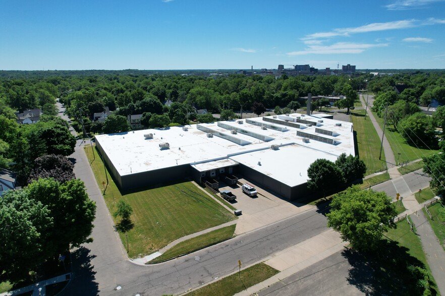 831 Cobb Ave, Kalamazoo, MI à vendre - Photo du bâtiment - Image 1 de 1