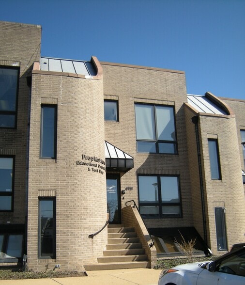 6721 Curran St, McLean, VA à louer - Photo du bâtiment - Image 3 de 8