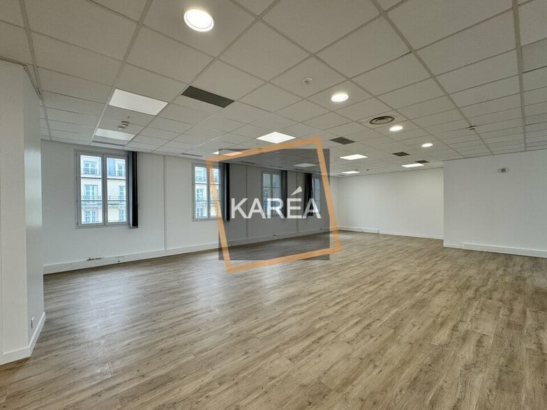 Office in Chessy for lease - Interior Photo - Image 3 of 5