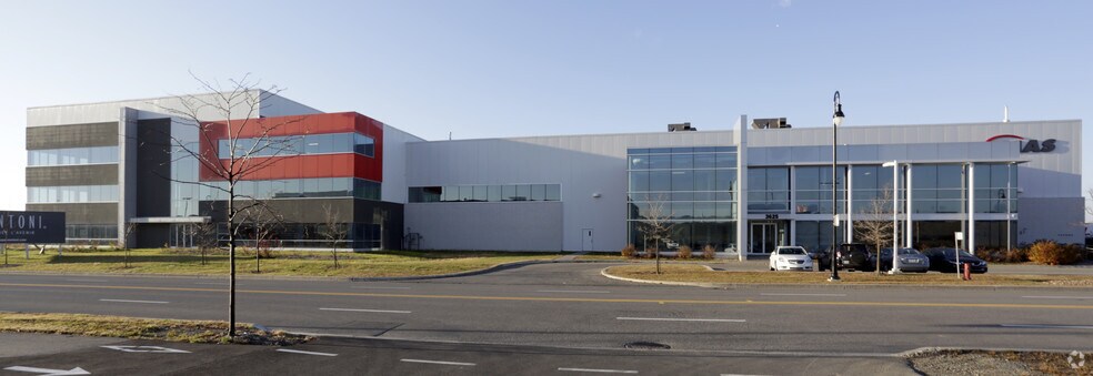 3625 Av des Grandes-Tourelles, Boisbriand, QC à vendre - Photo du bâtiment - Image 3 de 6