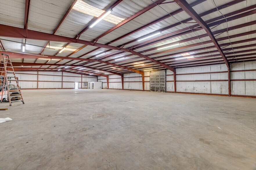 1933 Winnsboro Rd, Monroe, LA for sale - Interior Photo - Image 2 of 15