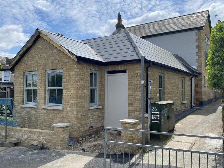 163 Queens Rd, Buckhurst Hill for lease - Building Photo - Image 2 of 22