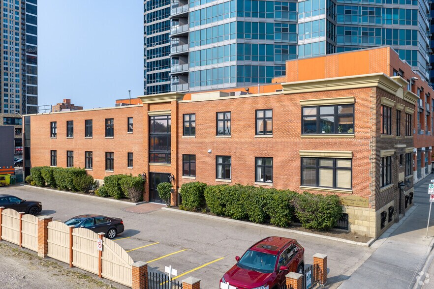 229 11th Ave SE, Calgary, AB à louer - Photo du bâtiment - Image 2 de 4