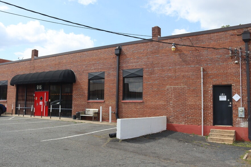 916 Tuckaseegee Rd, Charlotte, NC à louer - Photo du bâtiment - Image 1 de 1