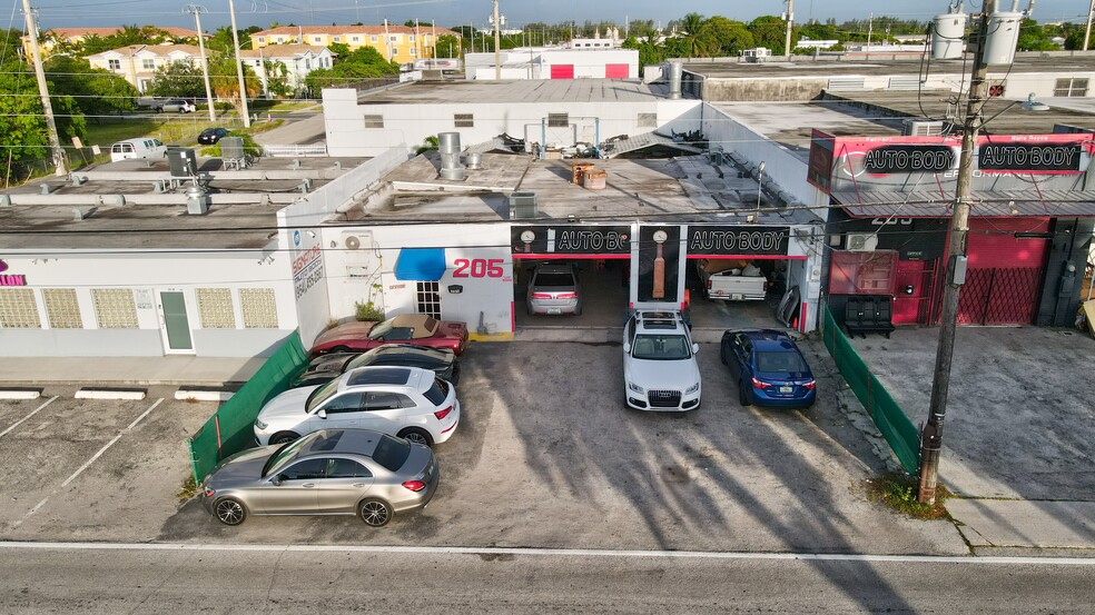 205 N Dixie Hwy, Hallandale Beach, FL for sale - Primary Photo - Image 1 of 35