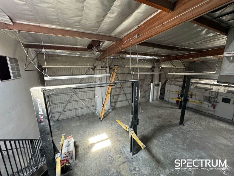 18405 Eddy St, Northridge, CA à louer - Photo du bâtiment - Image 3 de 6