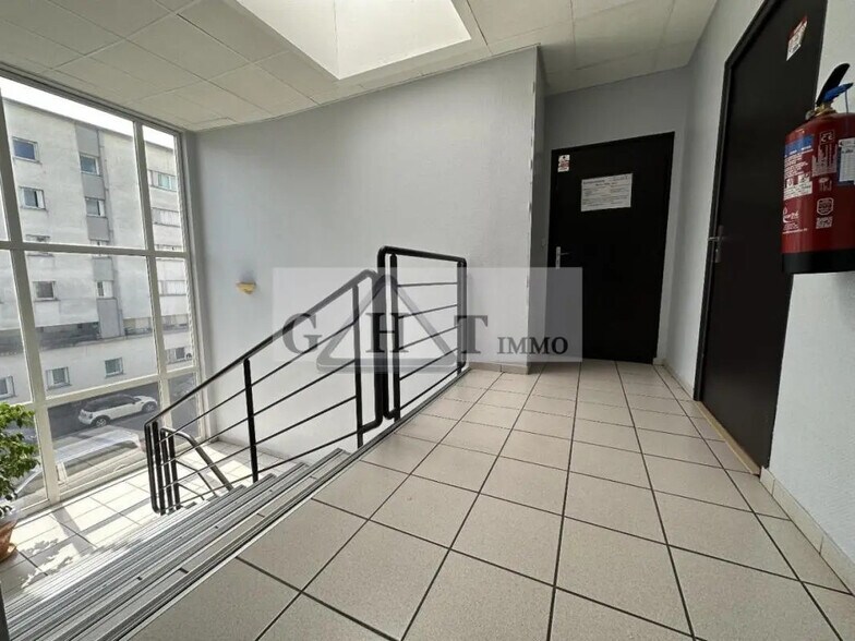 Office in Bonneuil-sur-Marne for lease - Building Photo - Image 3 of 4