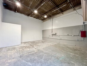 2131-2163 Corzine Dr, Arlington, TX for lease Interior Photo- Image 1 of 3