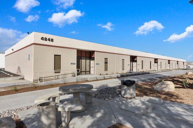 Plus de détails pour 4848 Ronson Ct, San Diego, CA - Industriel à louer