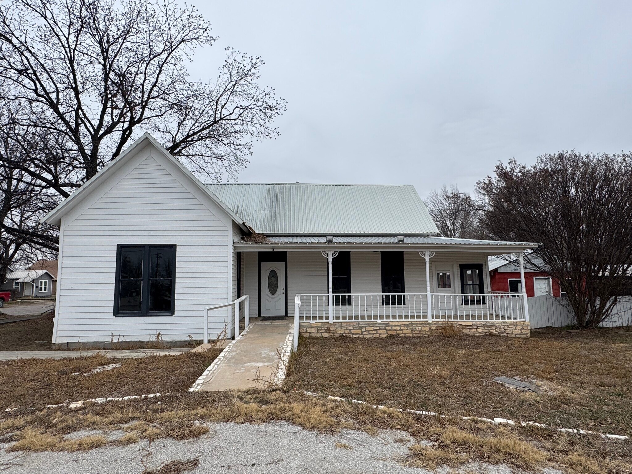 608 W Wallace St, San Saba, TX à vendre Photo du bâtiment- Image 1 de 1