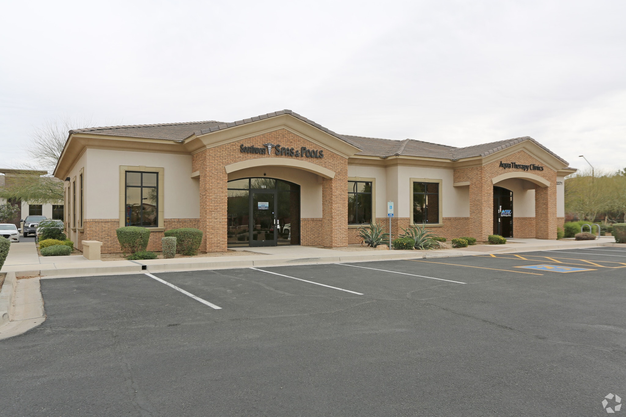 2571 S Val Vista Dr, Gilbert, AZ for lease Primary Photo- Image 1 of 9