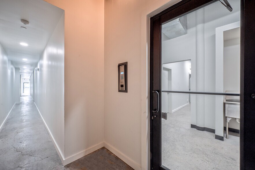 8808 Rockaway Beach Blvd, Rockaway Beach, NY à louer - Photo intérieure - Image 3 de 16