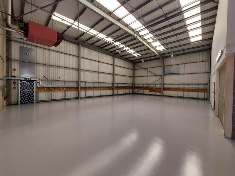 Units 17-18, Decimus Park, Tunbridge Wells à louer - Photo intérieure - Image 2 de 7