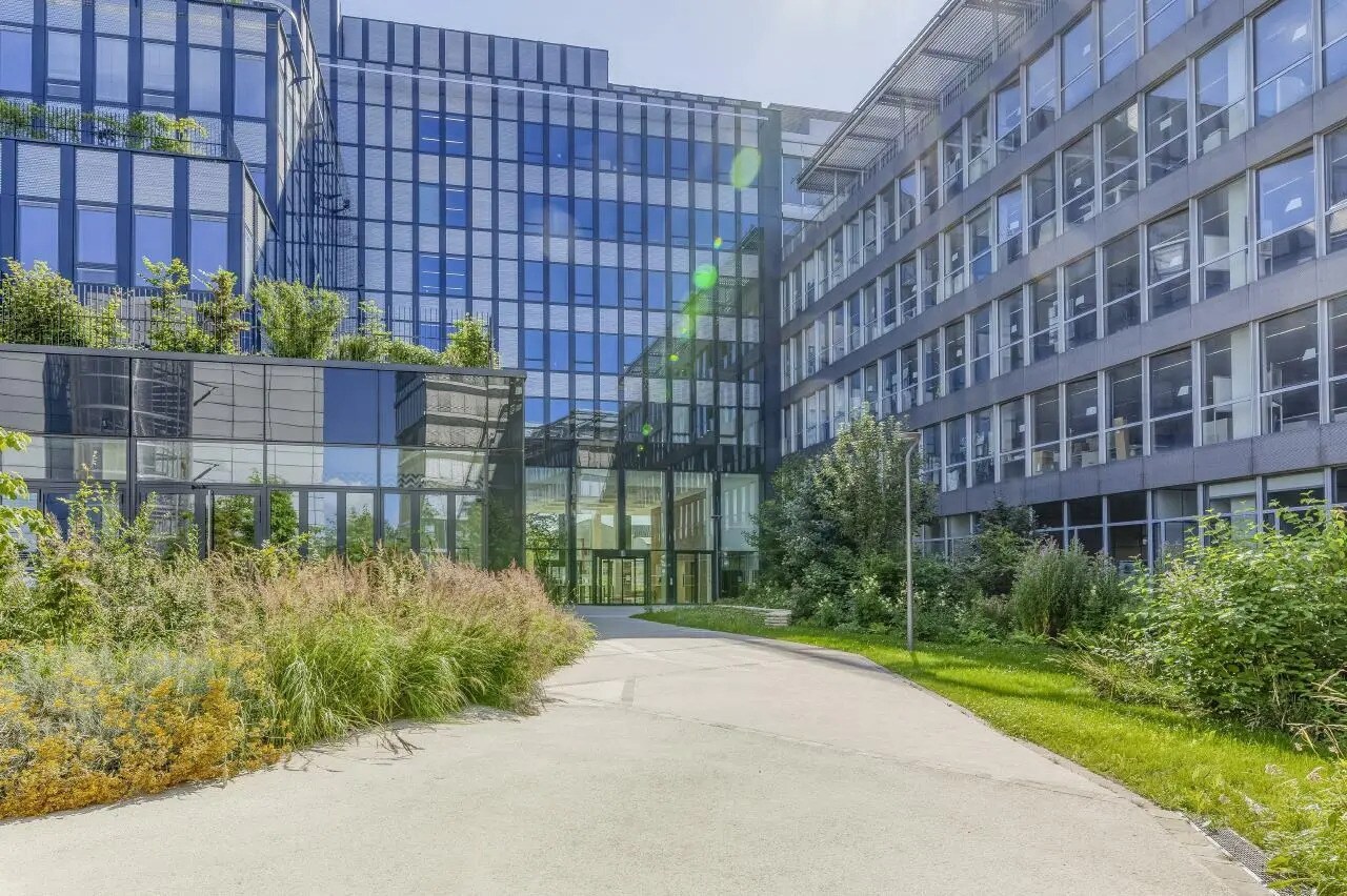 Office in Saint-Denis for lease Building Photo- Image 1 of 40