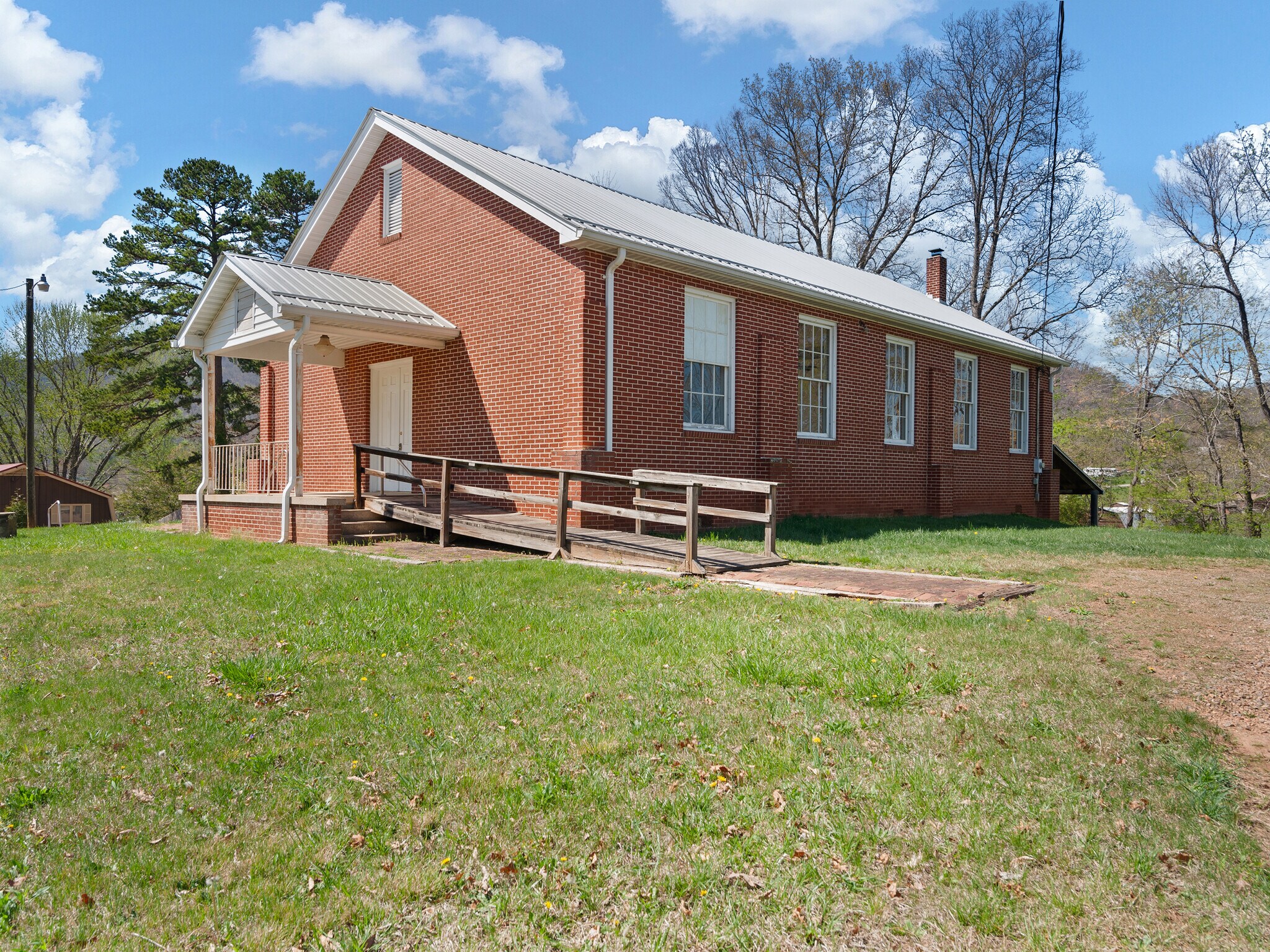 62 Birdsong Trail, Waynesville, NC for lease Building Photo- Image 1 of 21