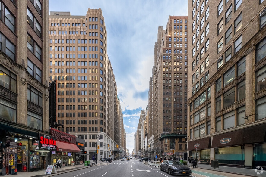 554-568 Eighth Ave, New York, NY à vendre - Photo du bâtiment - Image 3 de 5