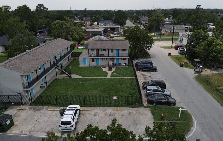 14302 Laredo St, Houston, TX à vendre - Photo du bâtiment - Image 2 de 5