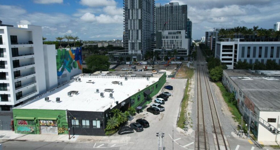 85-100 NE 27th St, Miami, FL à louer - Photo du bâtiment - Image 2 de 24